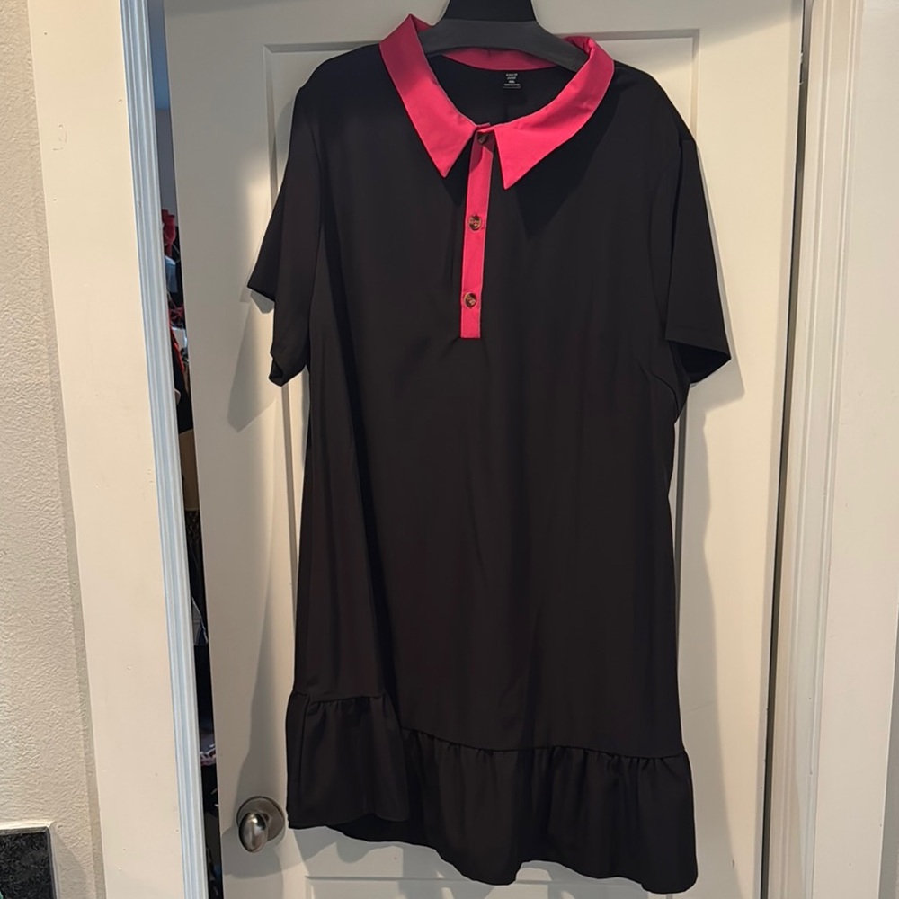 Chic Black Dress with Pink Collar
